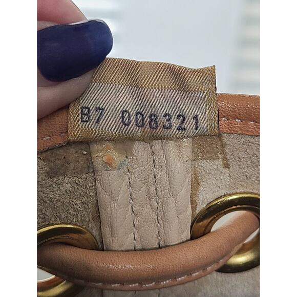 Dooney & Bourke Adjustable Mini Crossbody Bucket Bag Cream Pebbled Leather USA - Picture 16 of 16